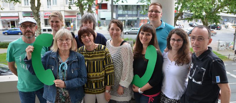 Gruppenfoto mit grünen Telefonen